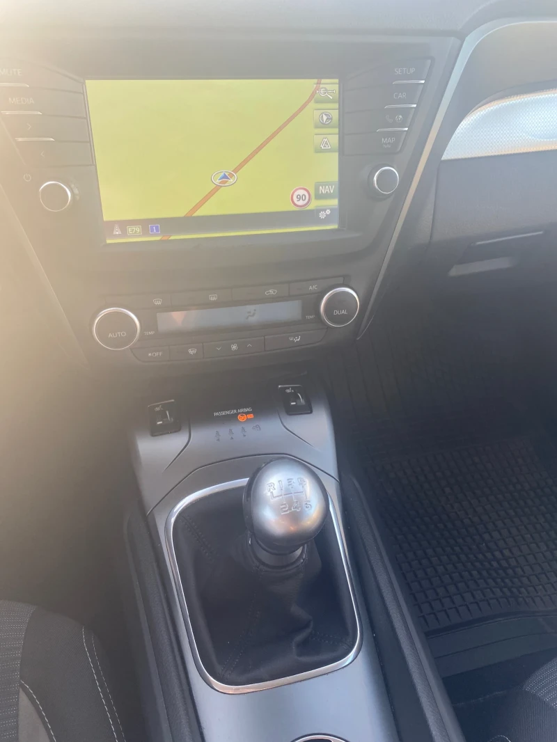 Toyota Avensis 2.0 D, снимка 9 - Автомобили и джипове - 51063074