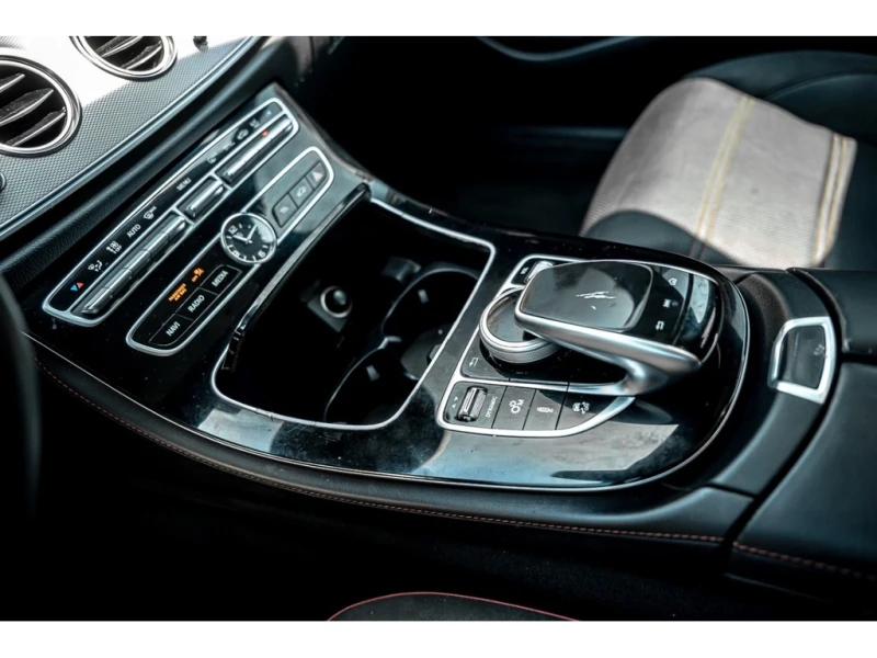 Mercedes-Benz E 43 AMG * * CARFAX * * АВТО КРЕДИТ * * , снимка 7 - Автомобили и джипове - 52581789