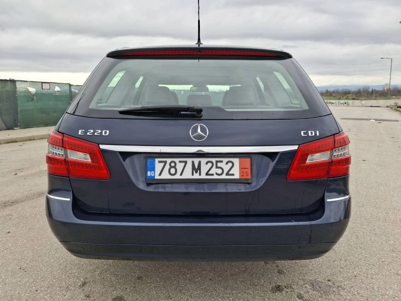 Mercedes-Benz E 220 NAVI Панорама Подгреви Автопилот Обслужен, снимка 6 - Автомобили и джипове - 52594235