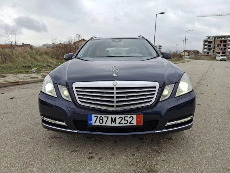 Mercedes-Benz E 220 NAVI Панорама Подгреви Автопилот Обслужен, снимка 2 - Автомобили и джипове - 52594235