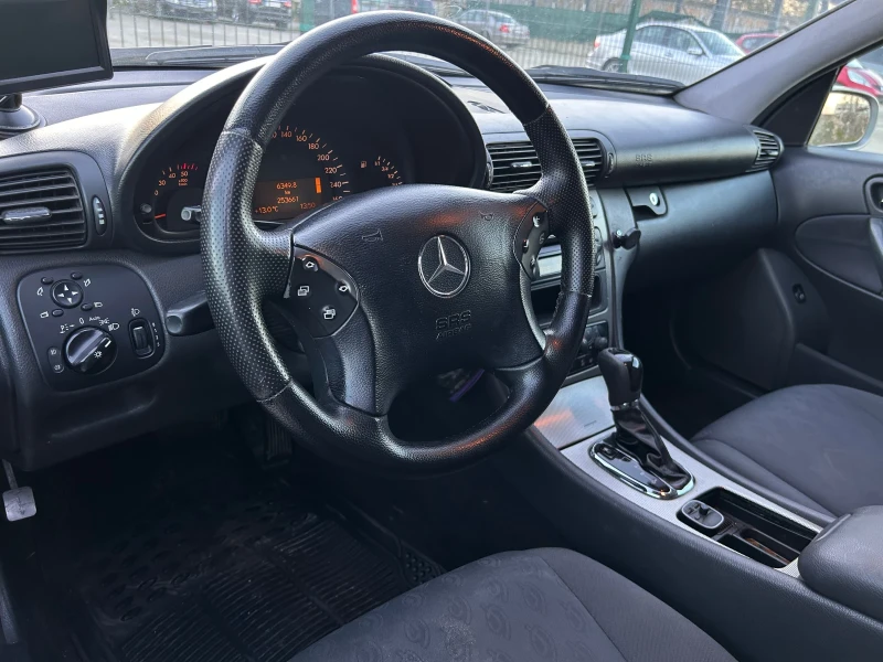 Mercedes-Benz C 220, снимка 9 - Автомобили и джипове - 53115277