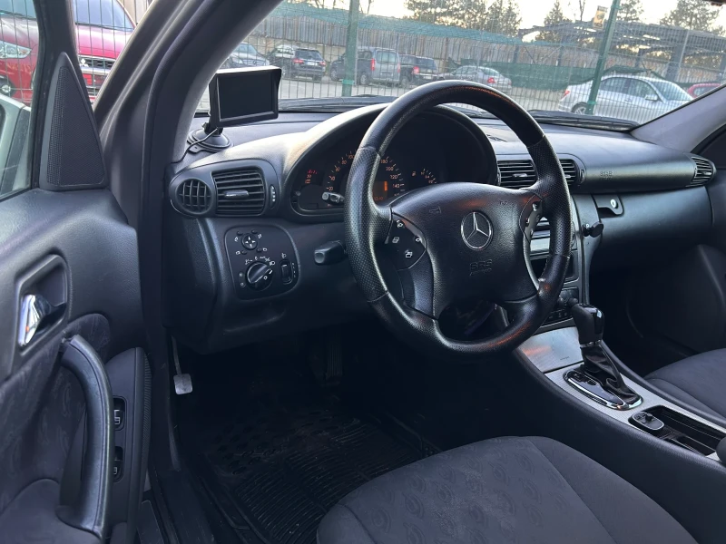 Mercedes-Benz C 220, снимка 8 - Автомобили и джипове - 53115277