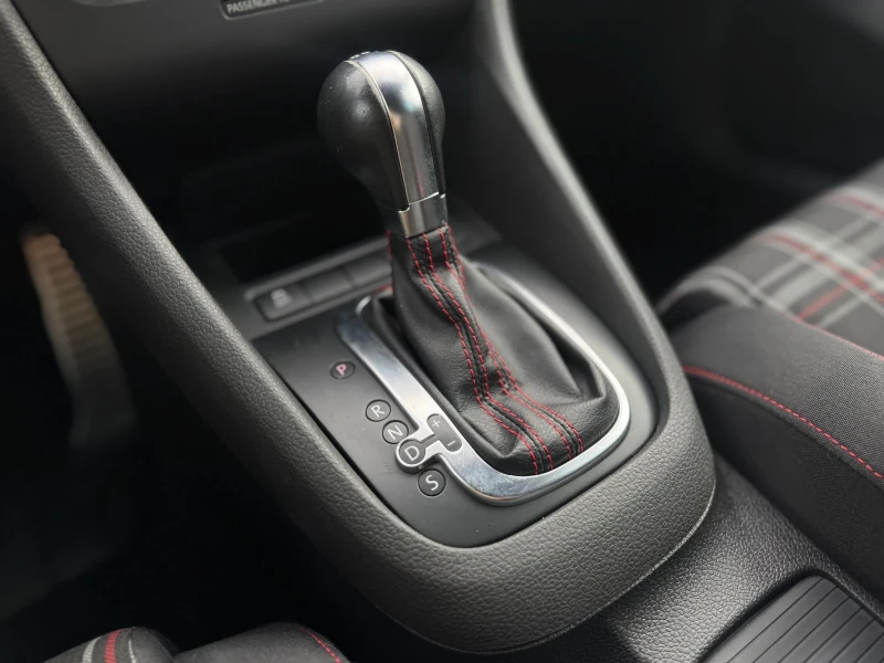 VW Golf 2.0tfsi GTI, снимка 15 - Автомобили и джипове - 53118799
