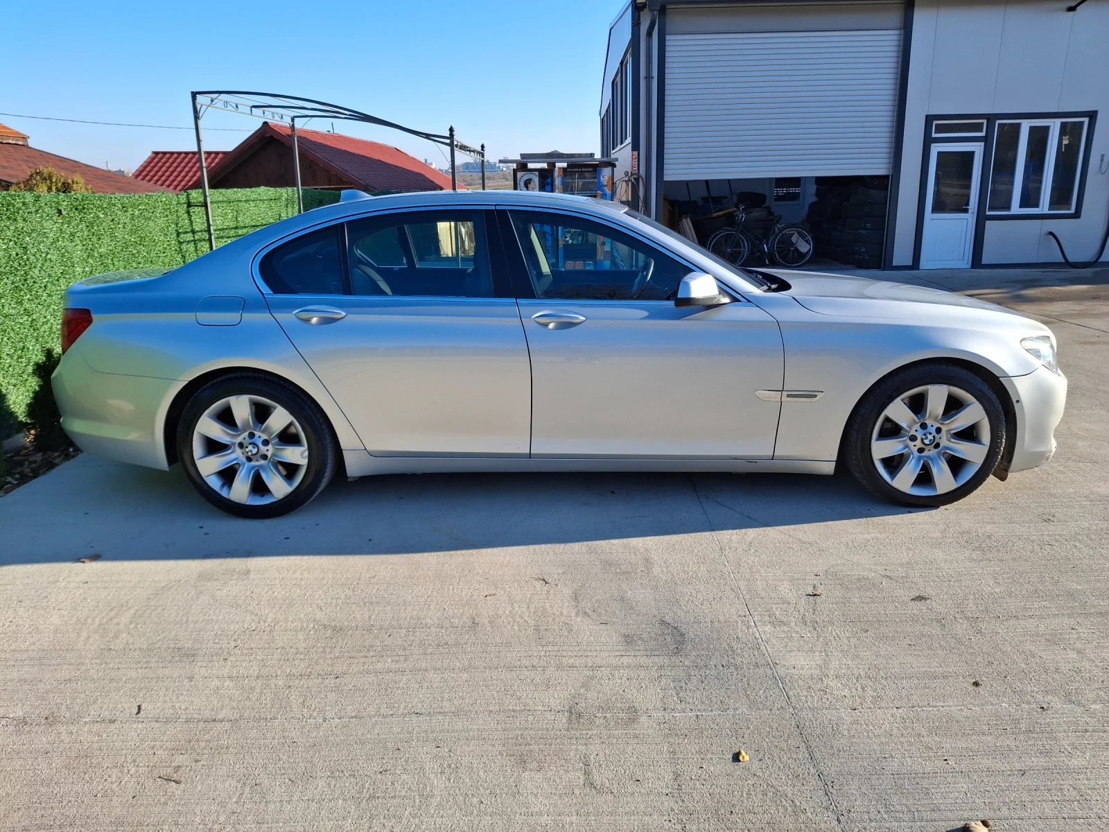 BMW 750 V8 450к.с - изображение 4