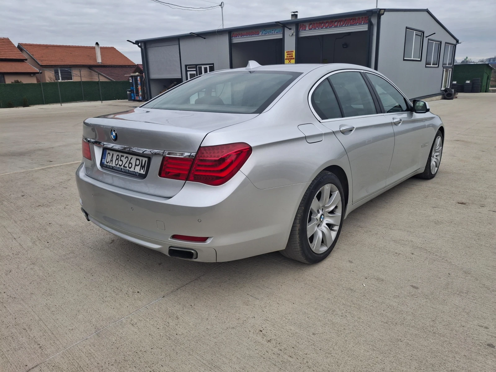 BMW 750 V8 450к.с - изображение 7