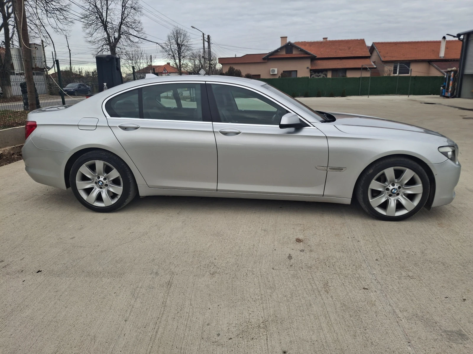 BMW 750 V8 450к.с - изображение 4