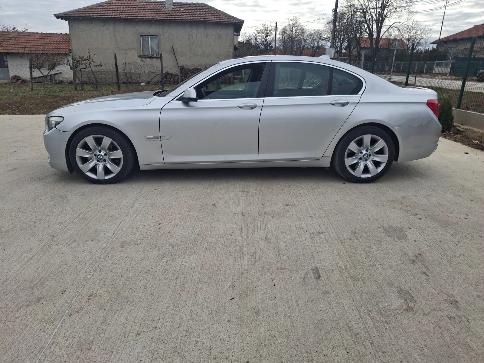 BMW 750 V8 450к.с - изображение 5