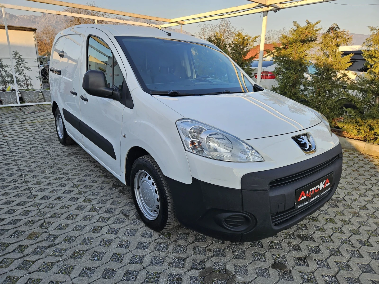 Peugeot Partner 1.6HDI-90кс= КЛИМАТИК= ПАРКТРОНИК - изображение 2