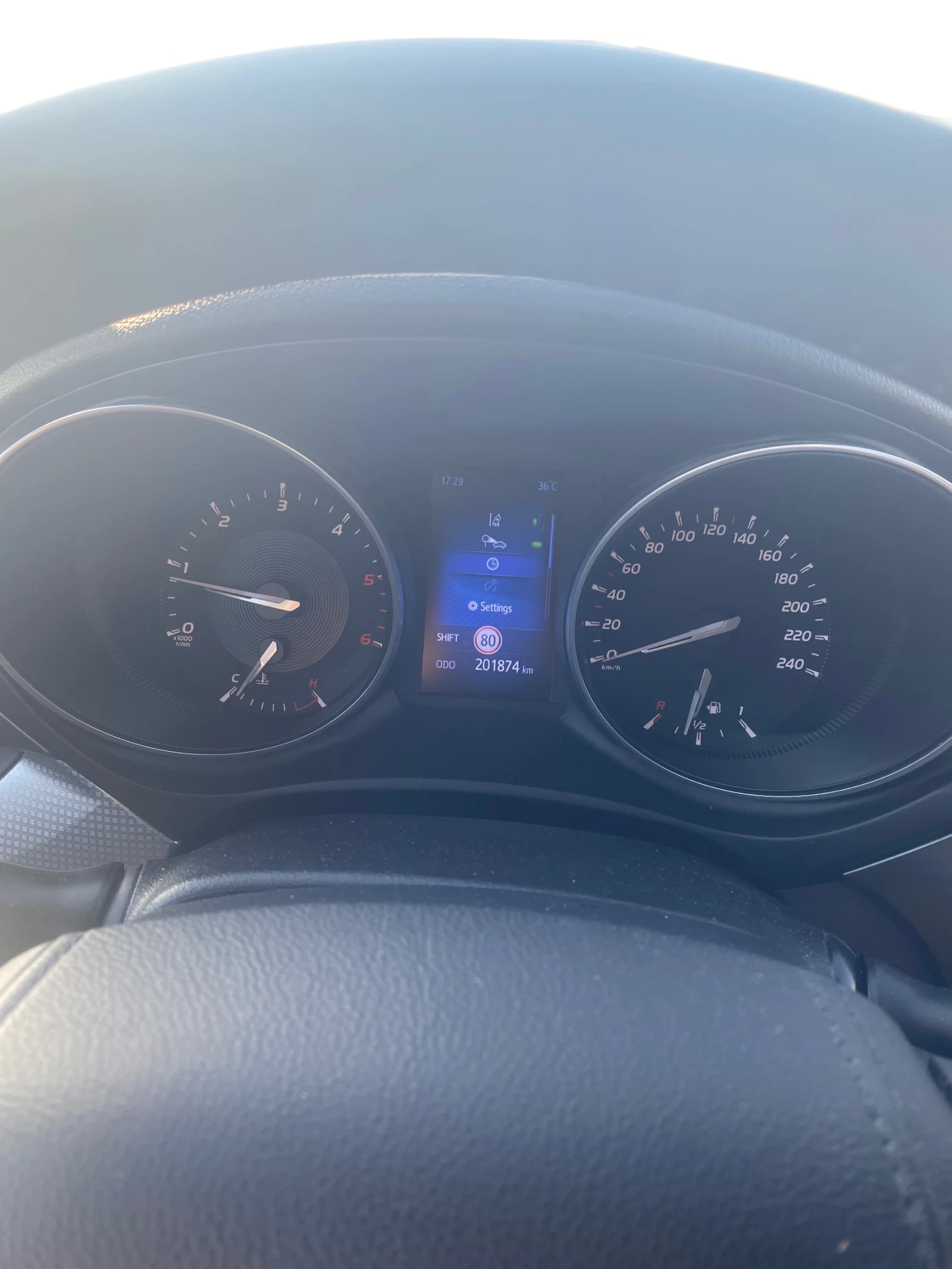 Toyota Avensis 2.0 D - изображение 8