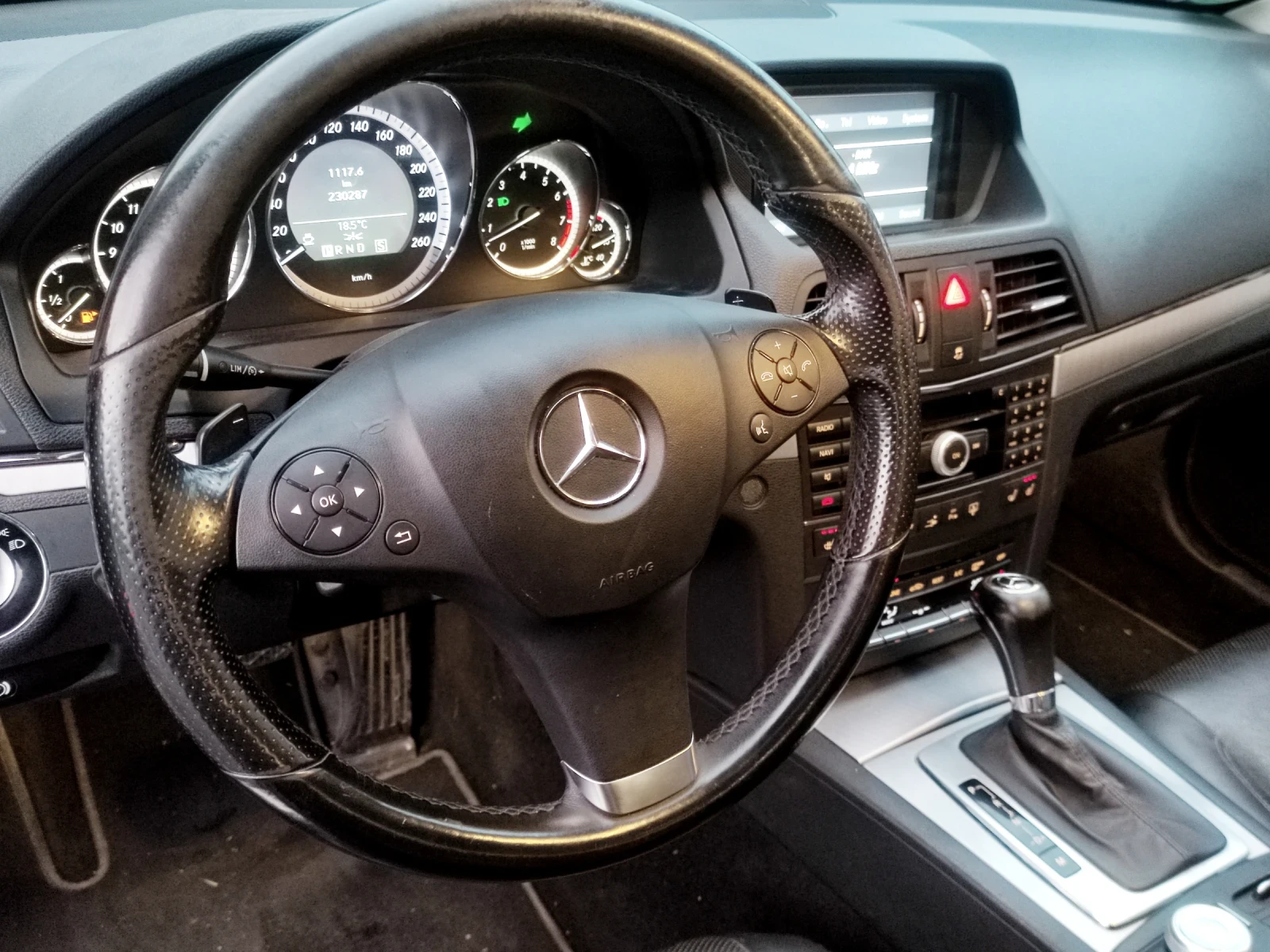 Mercedes-Benz E 500 388коня V8 FULL * DISTRONIC* NAVI * KEYLESS* PANOR - изображение 9
