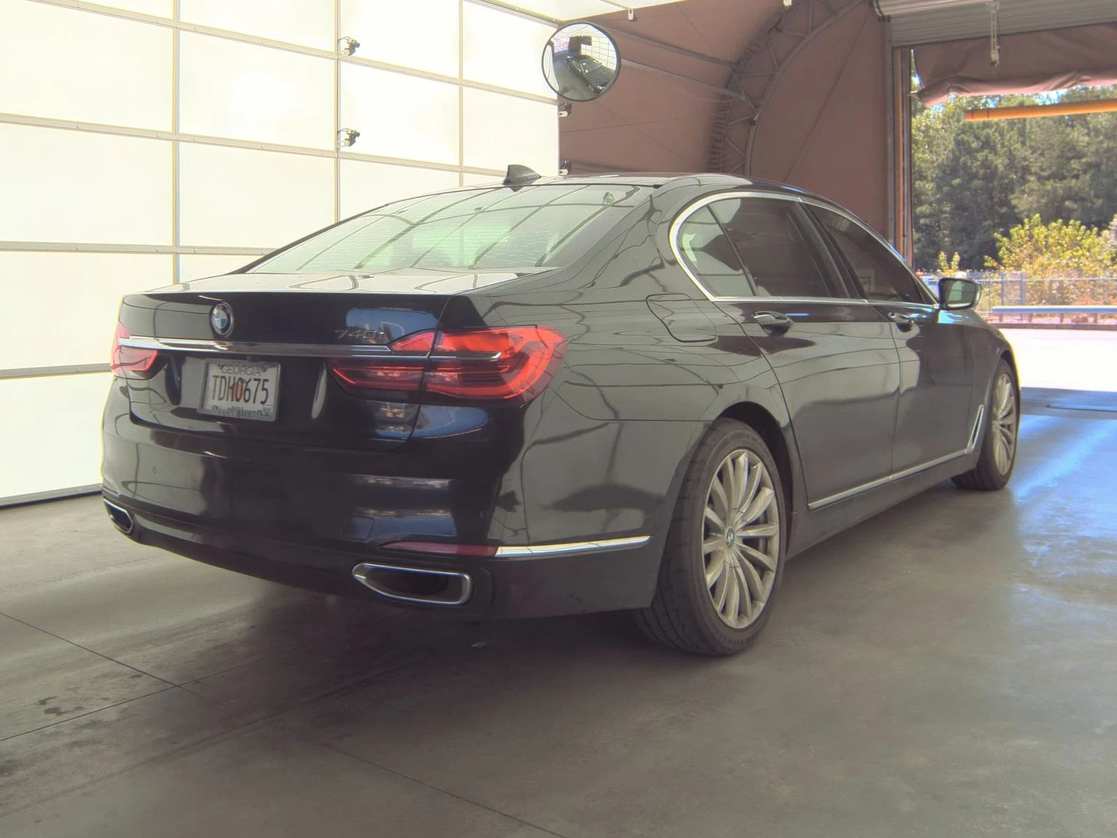 BMW 740 ДИГИТАЛНО* ТАБЛО* ПОДГРЕВ* КАМЕРА* КЕЙЛЕС* LANE* A - изображение 2