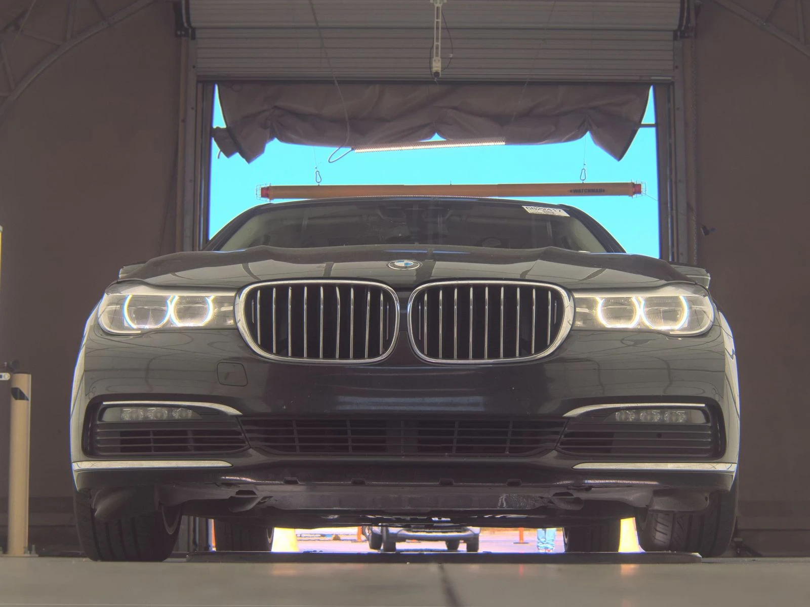 BMW 740 ДИГИТАЛНО* ТАБЛО* ПОДГРЕВ* КАМЕРА* КЕЙЛЕС* LANE* A - изображение 5