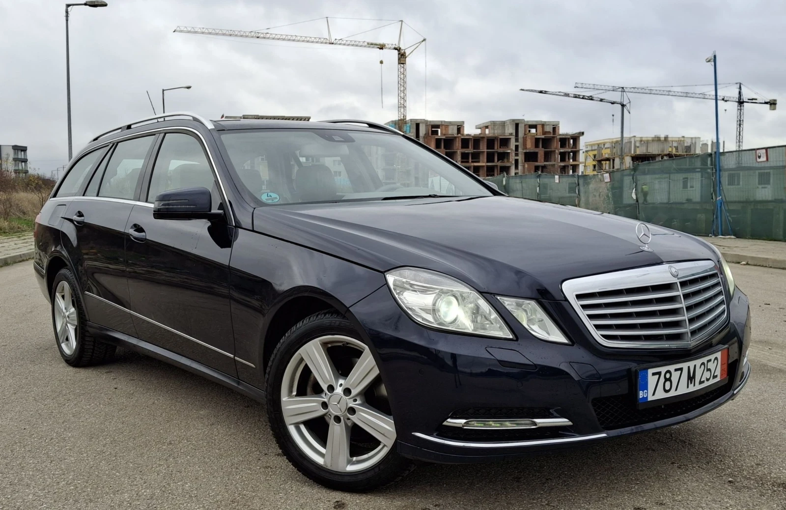 Mercedes-Benz E 220 NAVI Панорама Подгреви Автопилот Обслужен - изображение 9