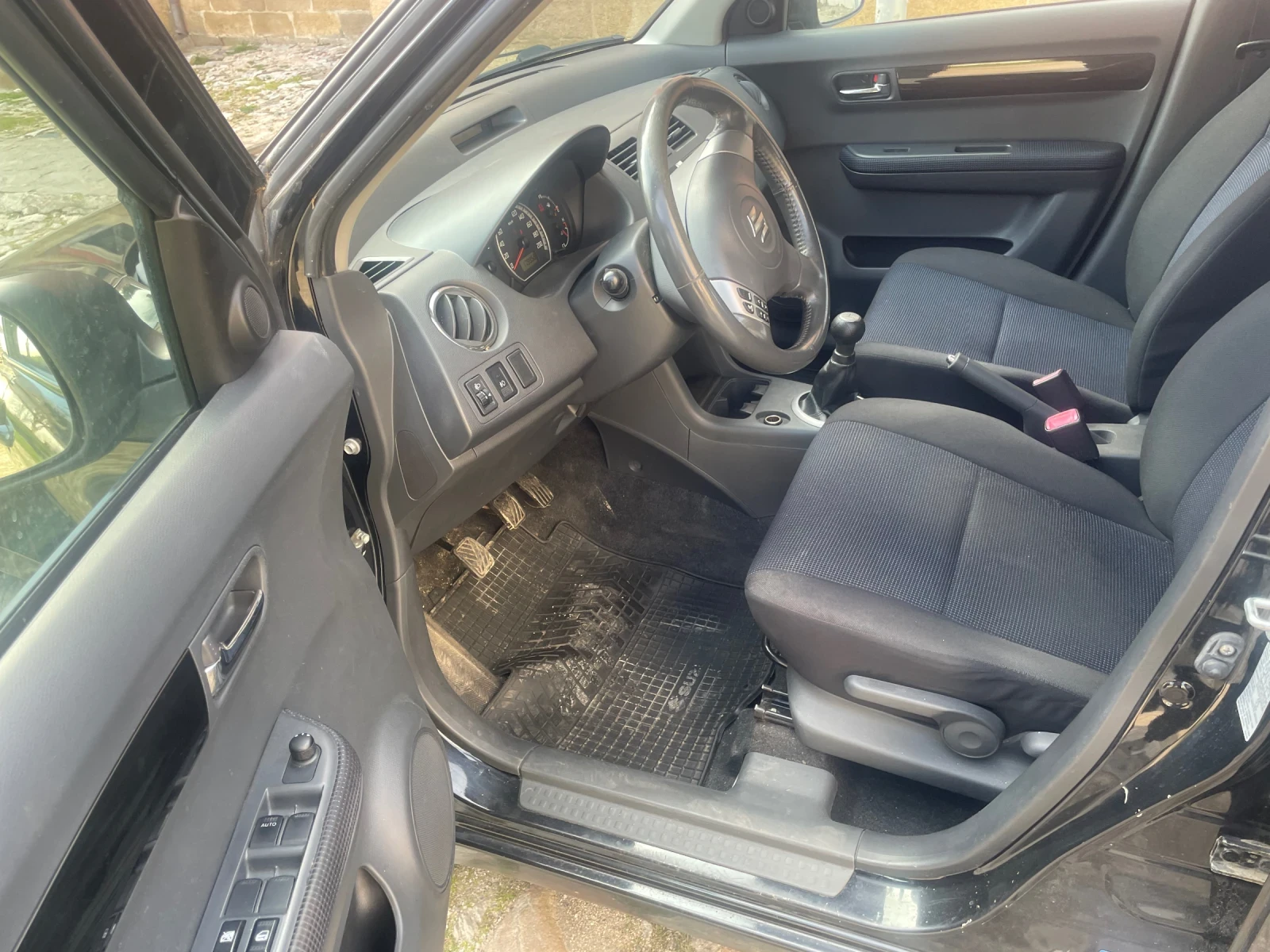 Suzuki Swift 1.3i , 92ks, 4X4 , KLIMATIK , снимка 9 - Автомобили и джипове - 53779220