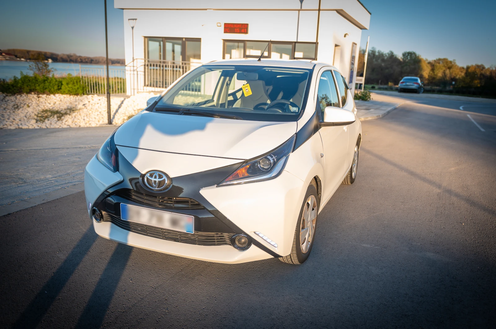 Toyota Aygo | Бензин | Камера | Обслужена | Икономична, снимка 3 - Автомобили и джипове - 54114864