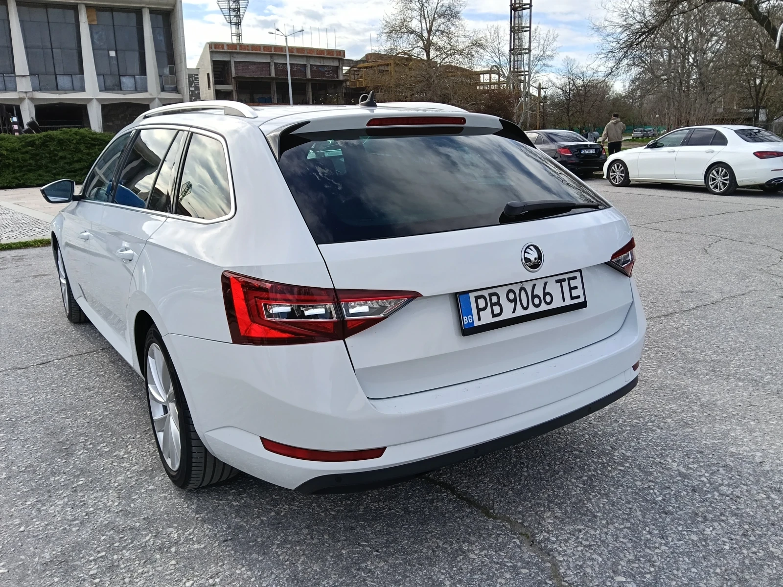 Skoda Superb, снимка 6 - Автомобили и джипове - 54127119