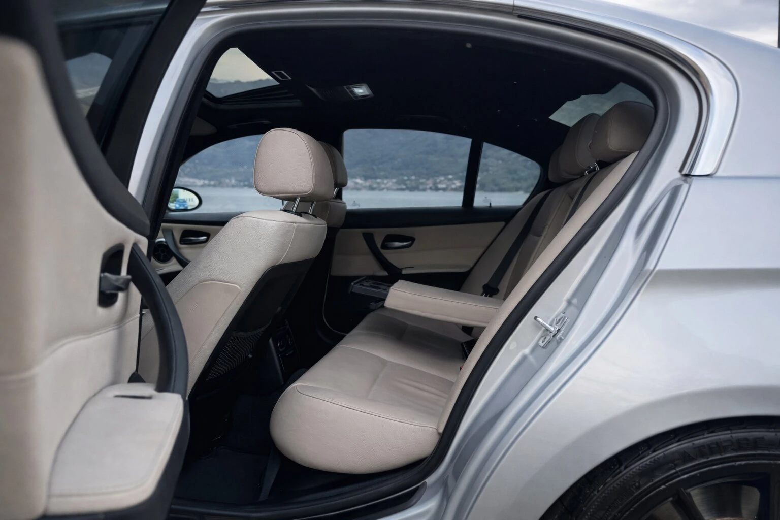 BMW 335 Keyless/Mpack/Шибидах, снимка 13 - Автомобили и джипове - 54238147