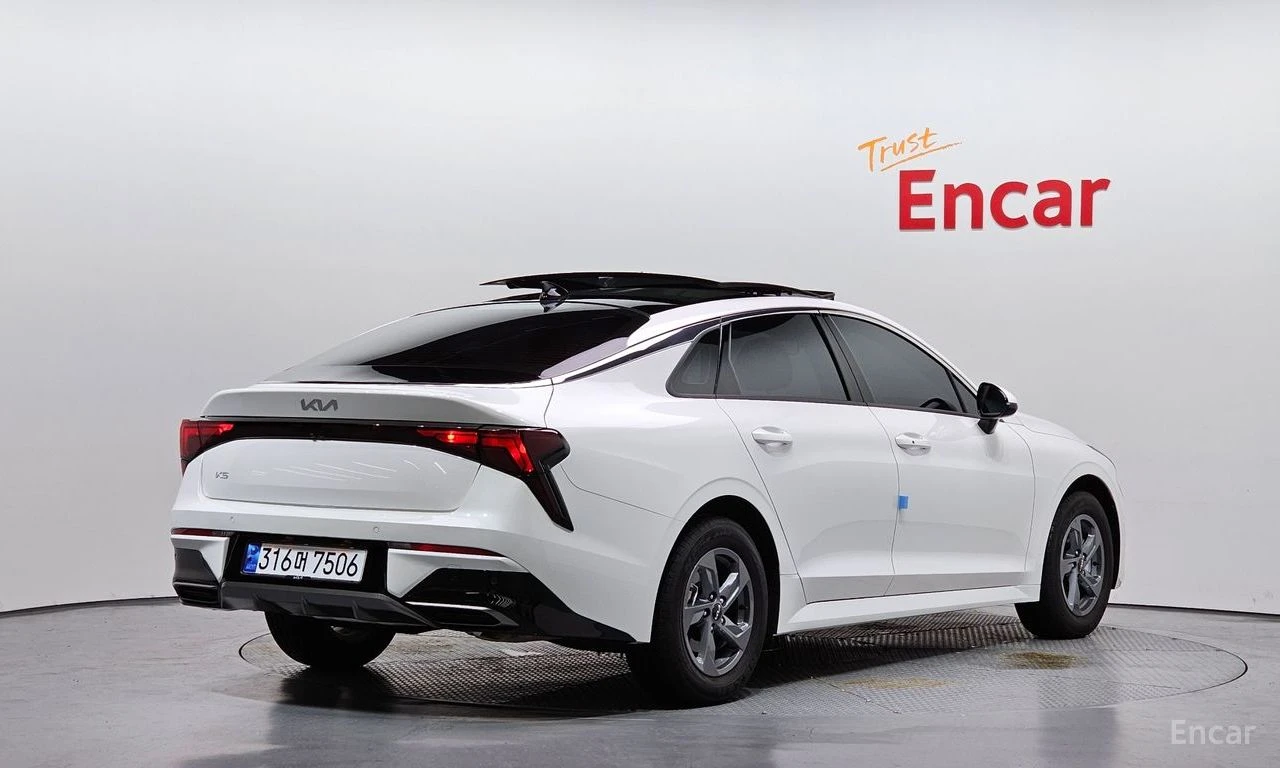 Kia K5 2.0* LPI* ПОДГРЕВ* ОБДУХВАНЕ* КАМЕРА* LANE* ASSIST, снимка 2 - Автомобили и джипове - 55403848