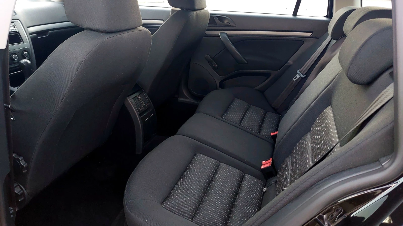 Skoda Octavia 1.6 MPI 102 ps  KOMBI, снимка 13 - Автомобили и джипове - 56241615