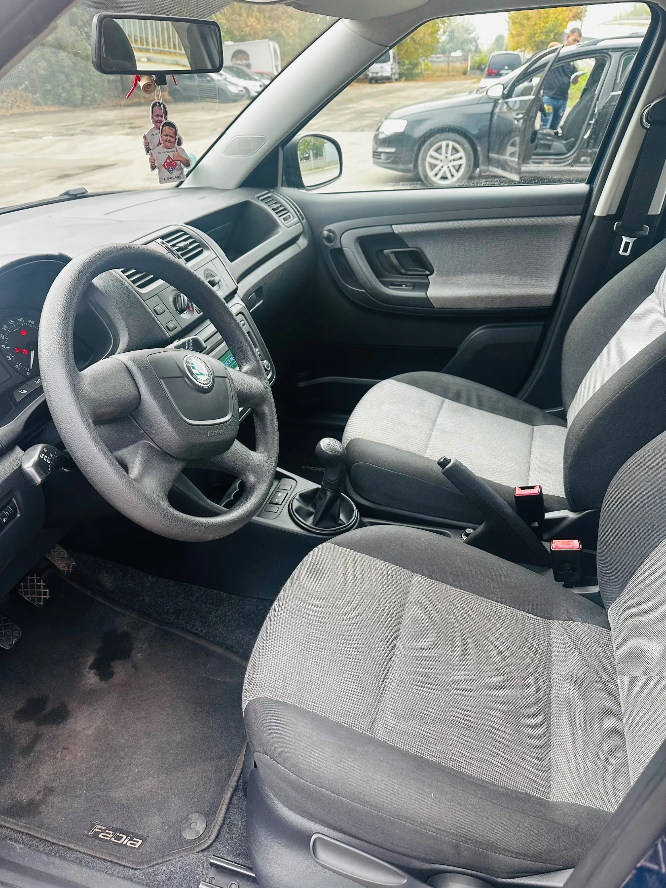 Skoda Fabia 1.2 HTP, снимка 4 - Автомобили и джипове - 56616241