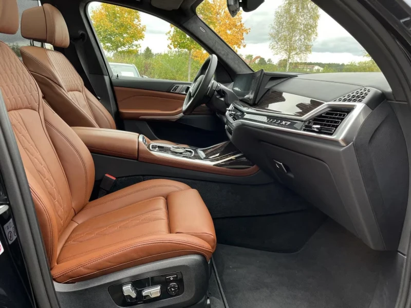 BMW X7 40i/381HP/M-SPORT/360/xDRIVE/PANO/758v, снимка 11 - Автомобили и джипове - 52157514