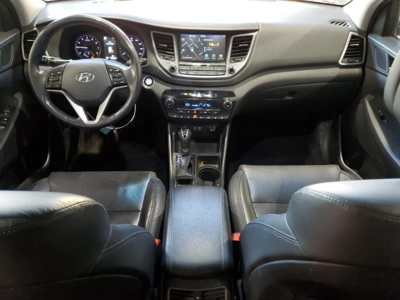 Hyundai Tucson, снимка 8 - Автомобили и джипове - 53121150