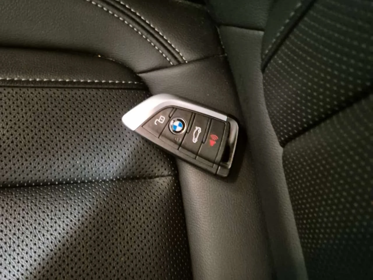 BMW X3 xDrive30e | PANO | KEYLESS | ПОДГРЕВИ | CARFAX, снимка 8 - Автомобили и джипове - 53759776