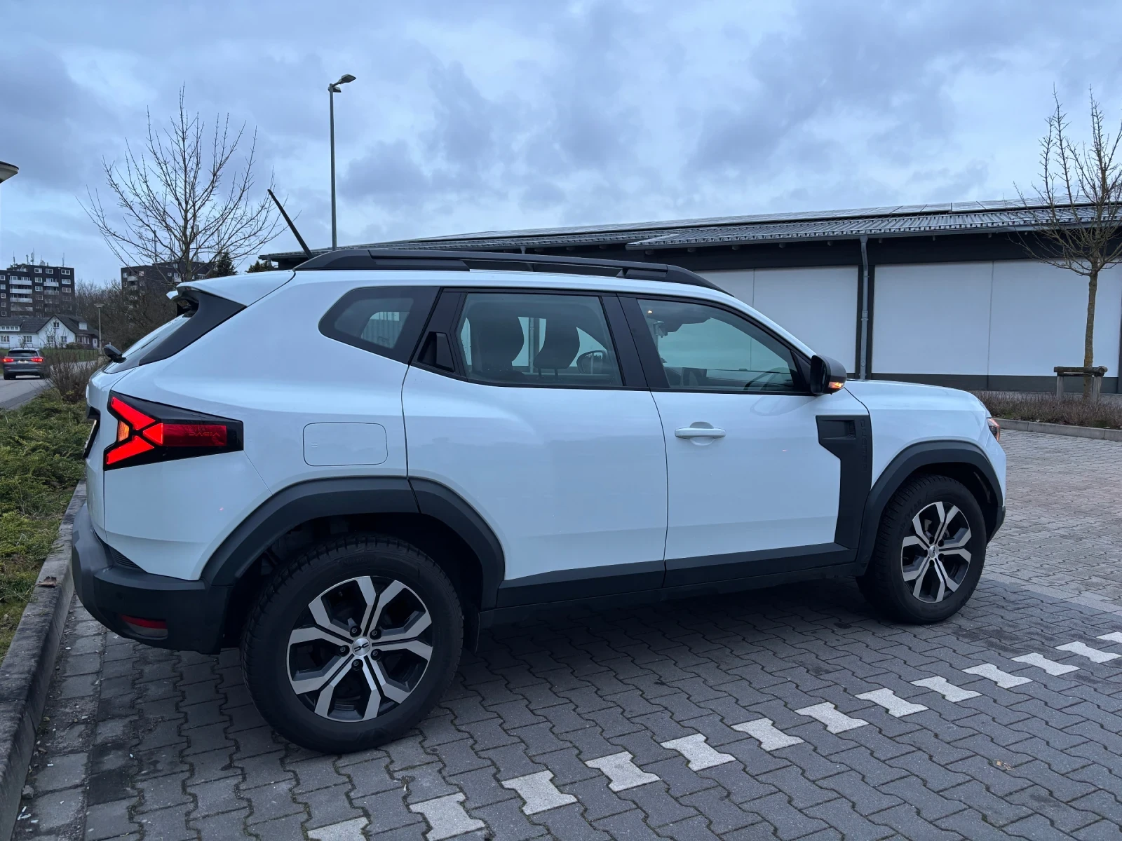 Dacia Duster Eco LPG / Бензин фабрично, снимка 8 - Автомобили и джипове - 54546337