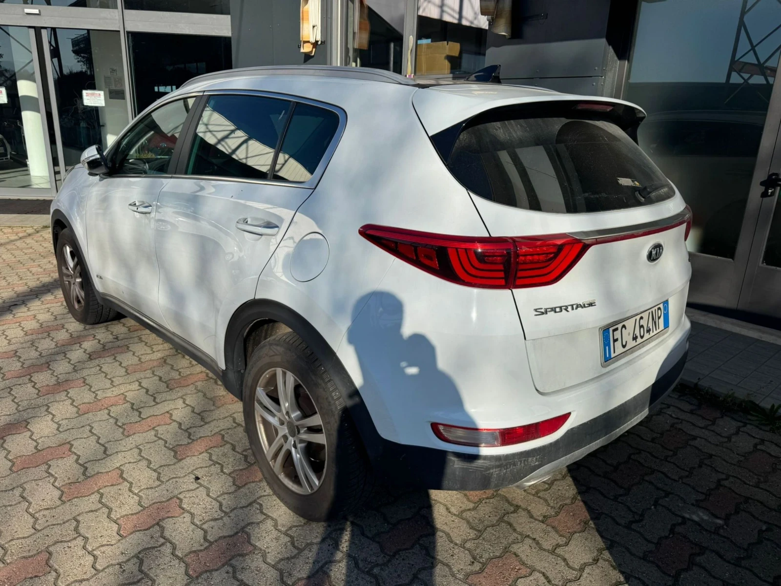 Kia Sportage 2.0CRDI/GT-LINE/4X4/JBL/FULL-OPTION/, снимка 2 - Автомобили и джипове - 54642296