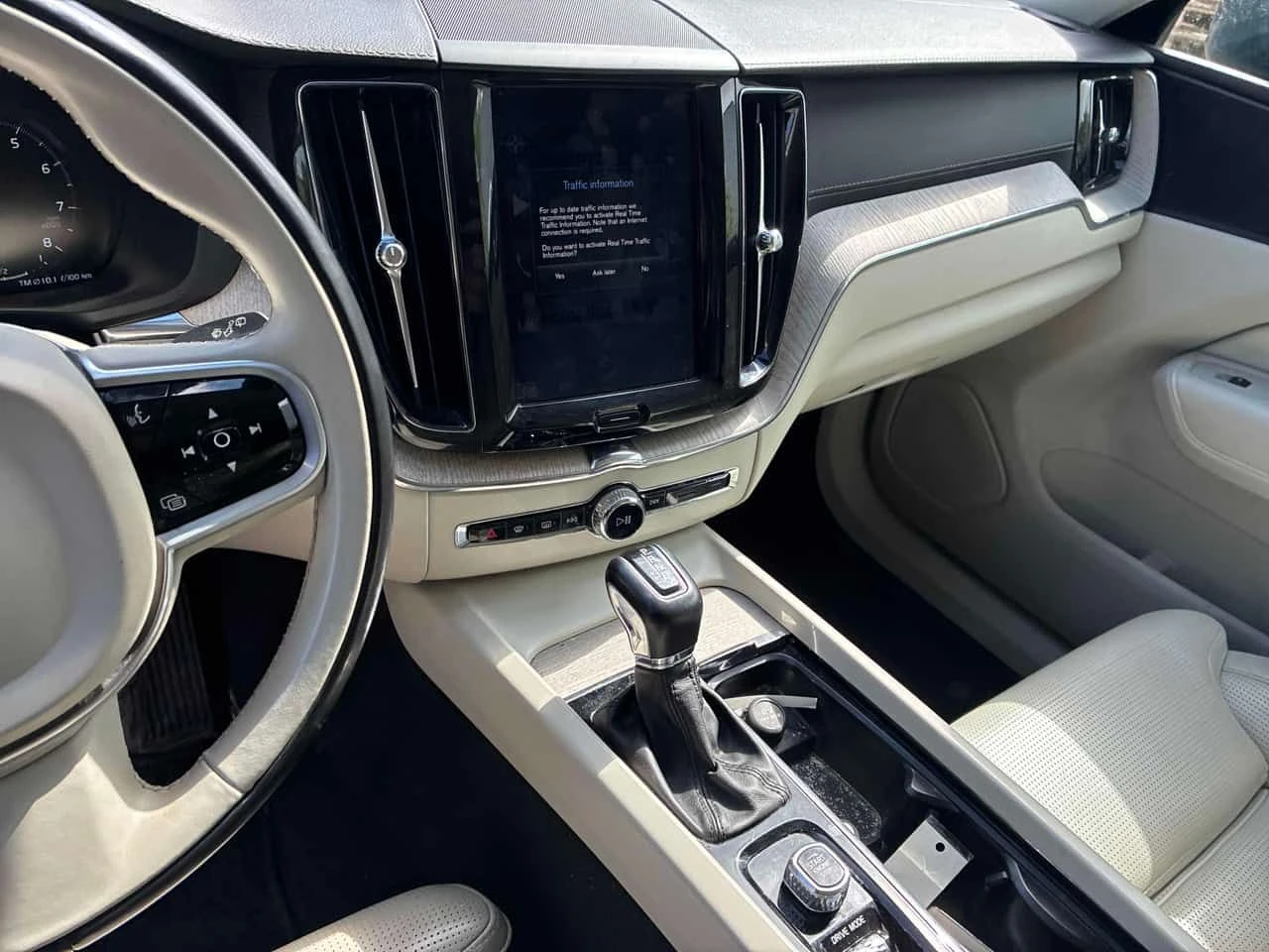 Volvo XC60 Inscription/ПОДГРЕВ/ПАНОРАМА/КЛИП/ФИНАНСИРАНЕ, снимка 9 - Автомобили и джипове - 54719453