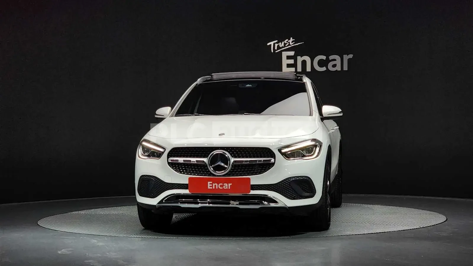 Mercedes-Benz GLA 250 | КАМЕРА| ПОДГРЕВ| DIST| PANO| ВКЛ.ТЕХНОТЕСТ, снимка 3 - Автомобили и джипове - 54956833