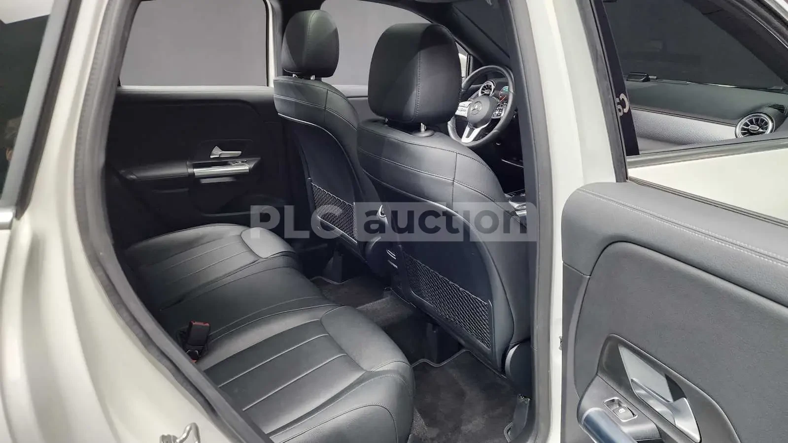Mercedes-Benz GLA 250 | КАМЕРА| ПОДГРЕВ| DIST| PANO| ВКЛ.ТЕХНОТЕСТ, снимка 13 - Автомобили и джипове - 54956833