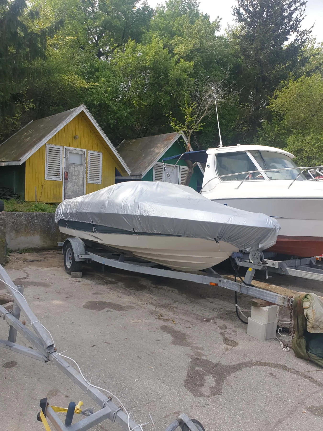 Лодка Bayliner Capri, снимка 6 - Воден транспорт - 56060193