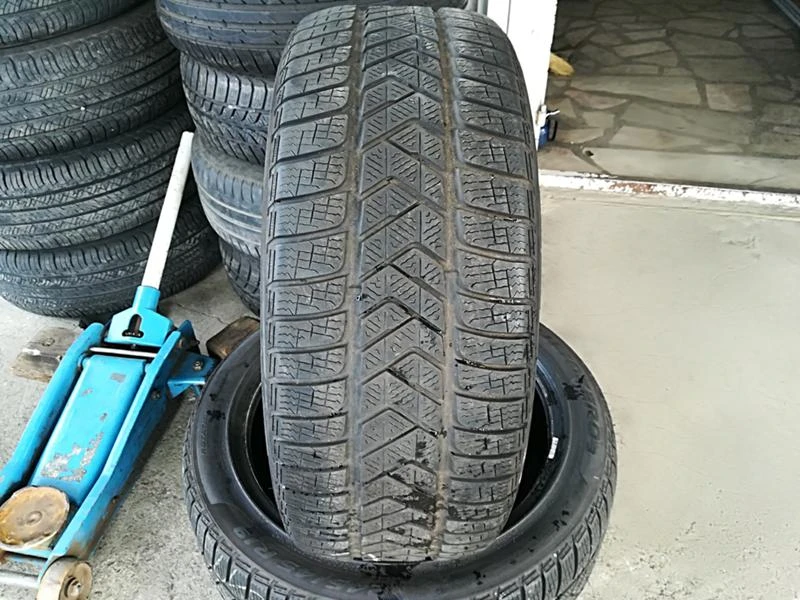 Гуми Зимни 245/45R19, снимка 1 - Гуми и джанти - 22737872