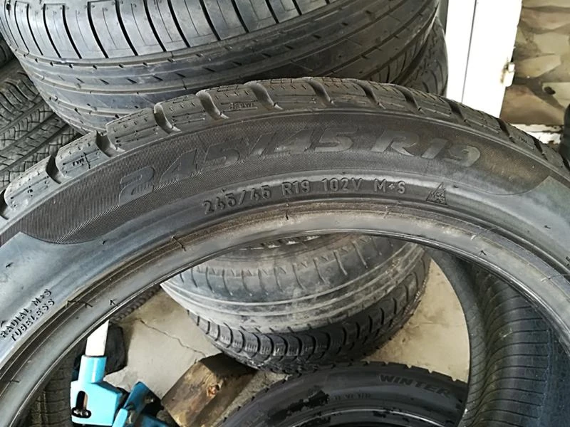 Гуми Зимни 245/45R19, снимка 4 - Гуми и джанти - 22737872