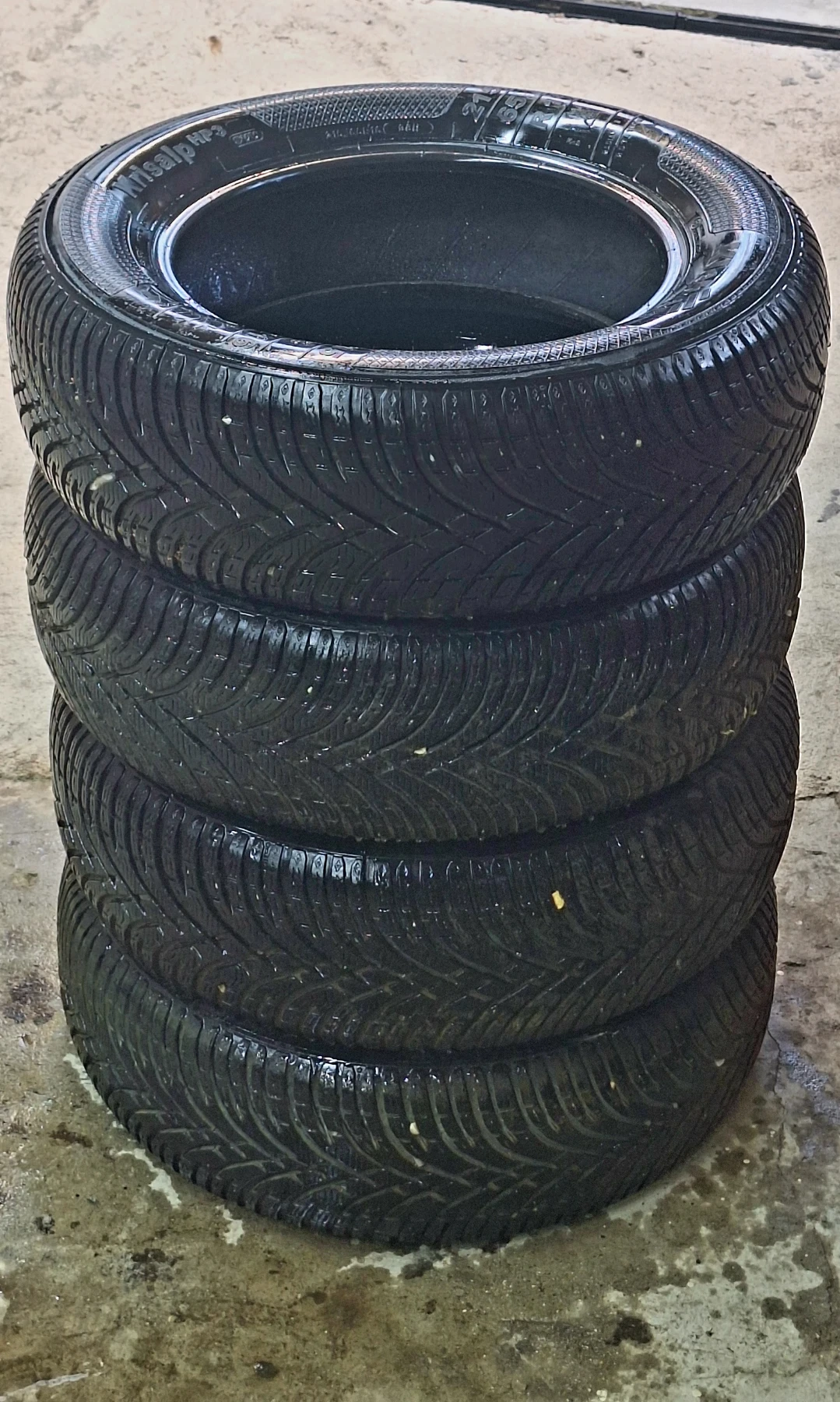 Гуми Зимни 215/65R16, снимка 3 - Гуми и джанти - 56666044