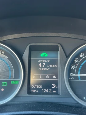 Toyota Auris 1.8 Hybrid/CVT Автоматик/, снимка 8