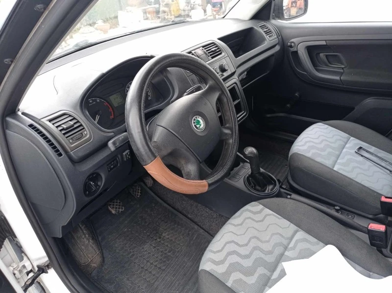 Skoda Fabia, снимка 6 - Автомобили и джипове - 45746587