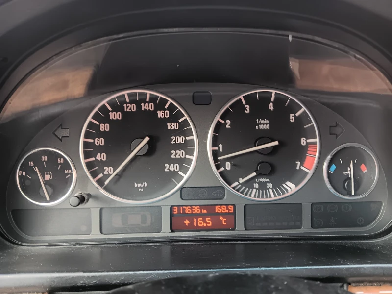 BMW 520, снимка 15 - Автомобили и джипове - 49519999