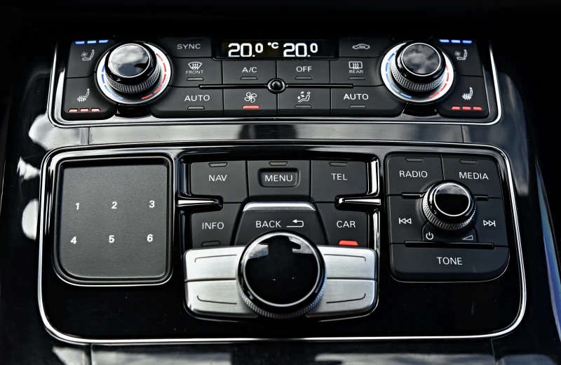 Audi S8 4.0 V8T MATRIX TV PANO EXCLUSIVE  FULL CARBON, снимка 13 - Автомобили и джипове - 49774166