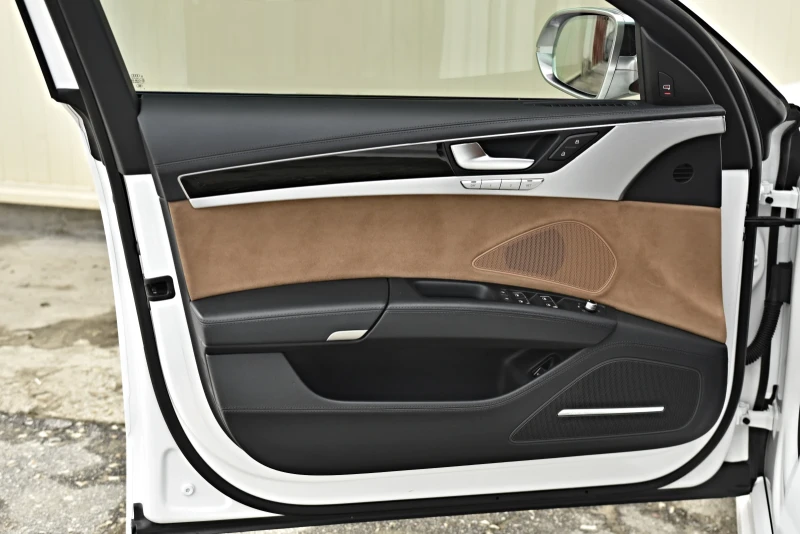 Audi S8 4.0 V8T MATRIX TV PANO EXCLUSIVE  FULL CARBON, снимка 15 - Автомобили и джипове - 49774166