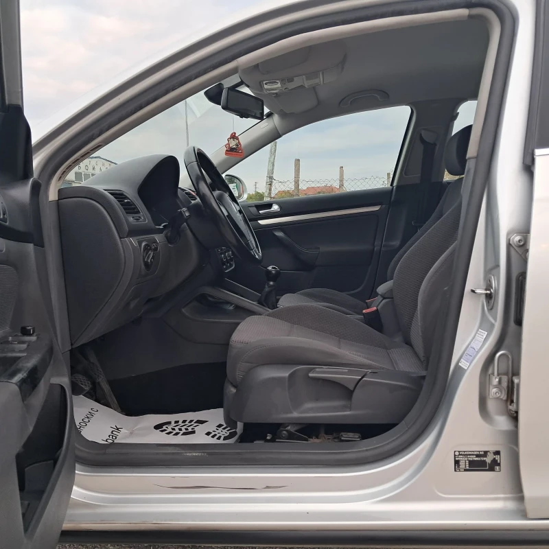 VW Jetta 1.9ТDI, снимка 8 - Автомобили и джипове - 52324942