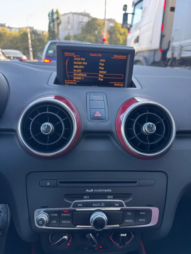 Audi A1 S tronic, снимка 14 - Автомобили и джипове - 52802628