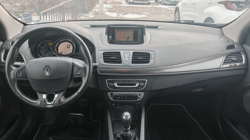 Renault Megane 1.5dci Grad Tour, снимка 8 - Автомобили и джипове - 53089943