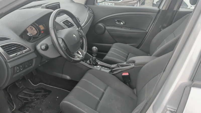 Renault Megane 1.5dci Grad Tour, снимка 5 - Автомобили и джипове - 53089943