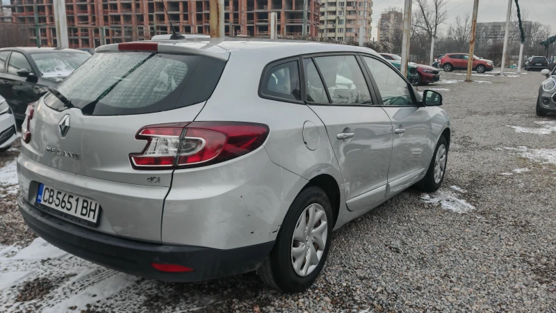 Renault Megane 1.5dci Grad Tour, снимка 3 - Автомобили и джипове - 53089943