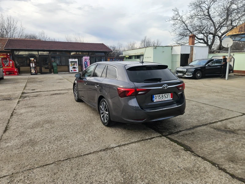 Toyota Avensis 1.8 58000km, снимка 4 - Автомобили и джипове - 53262763