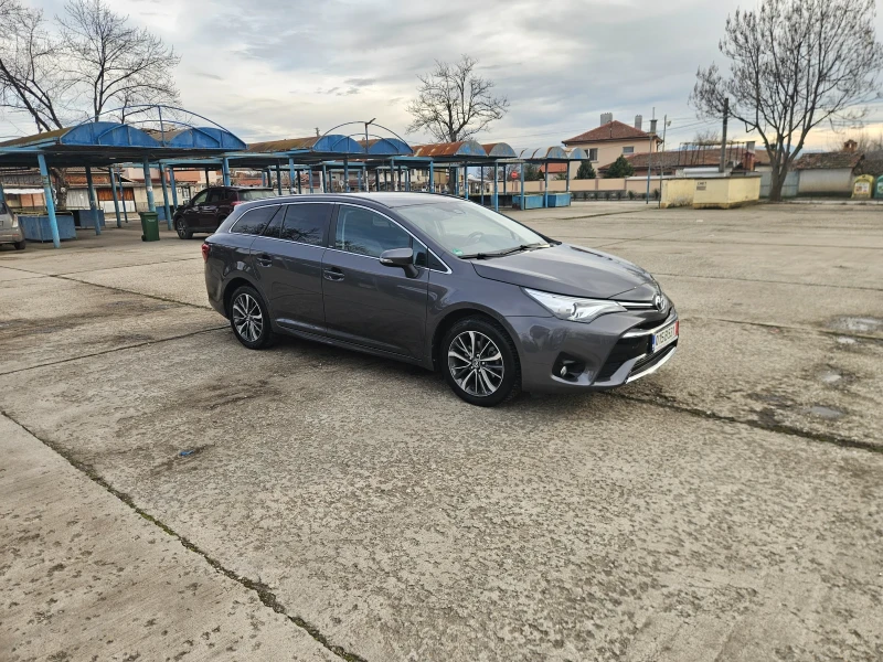 Toyota Avensis 1.8- 58000km, снимка 8 - Автомобили и джипове - 53262763