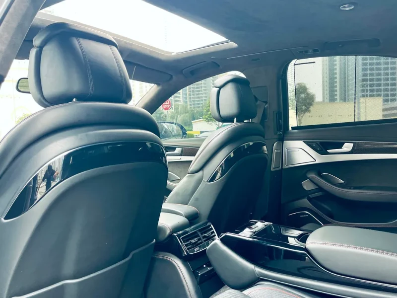 Audi S8 Plus* АвтоКредит* (Цена до БГ), снимка 11 - Автомобили и джипове - 53432668