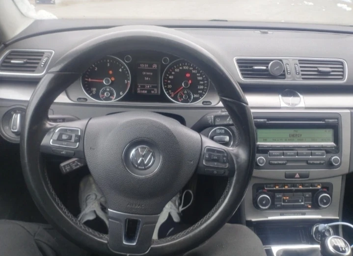 VW Passat 2.0 TDI, снимка 3 - Автомобили и джипове - 54327724